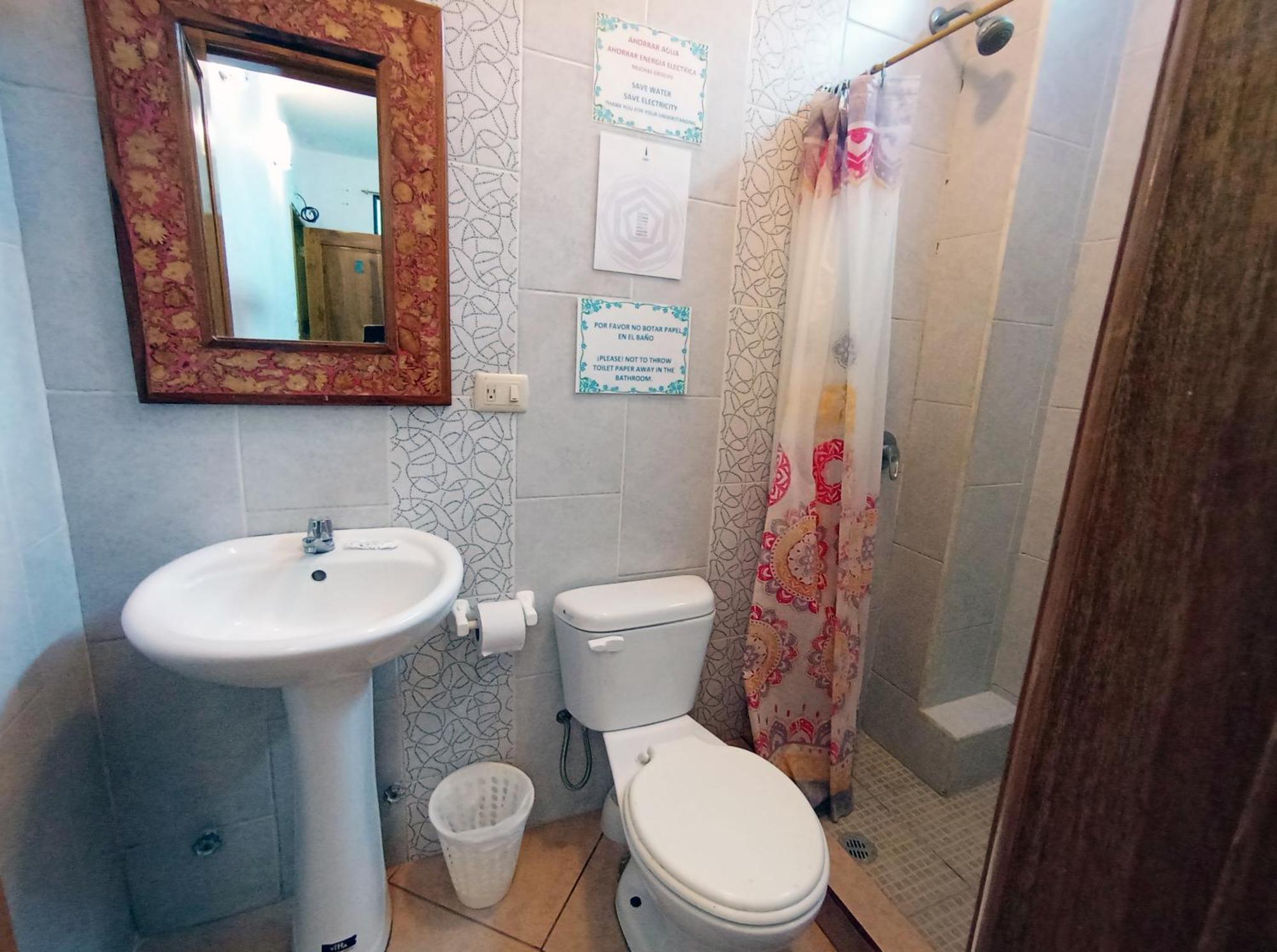 Hostal Yaku Montañita エクステリア 写真