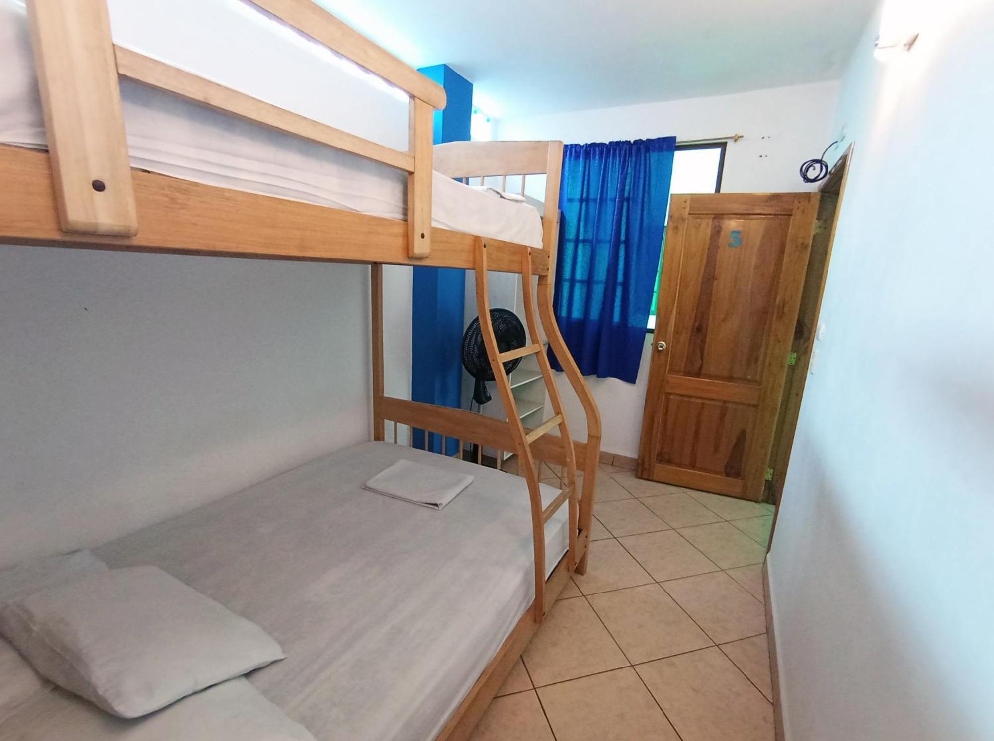 Hostal Yaku Montañita エクステリア 写真