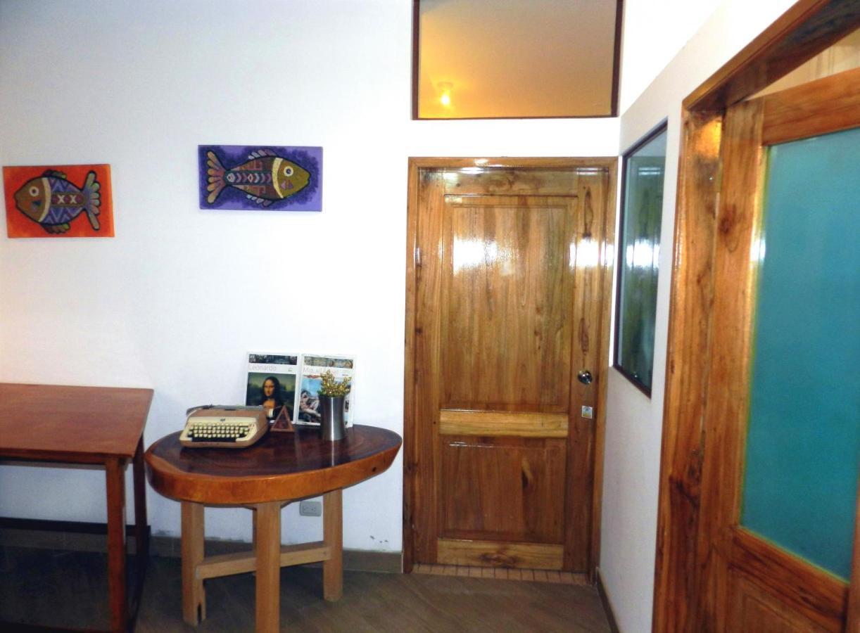 Hostal Yaku Montañita エクステリア 写真